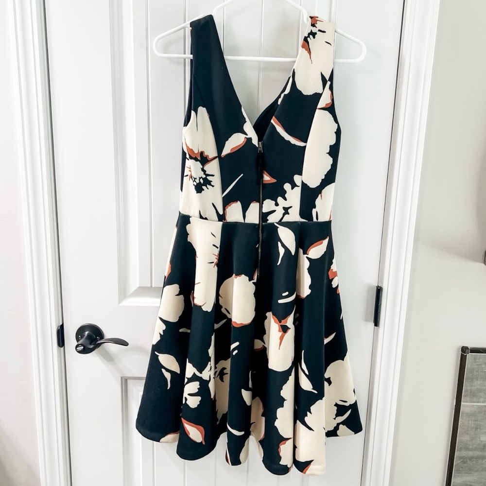 Anthropologie Maeve Floral Sleeveless V neck Fit and Flare Dress Size 4